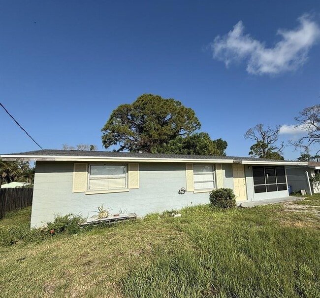 860 Michigan Ave in Englewood, FL - Building Photo - Building Photo