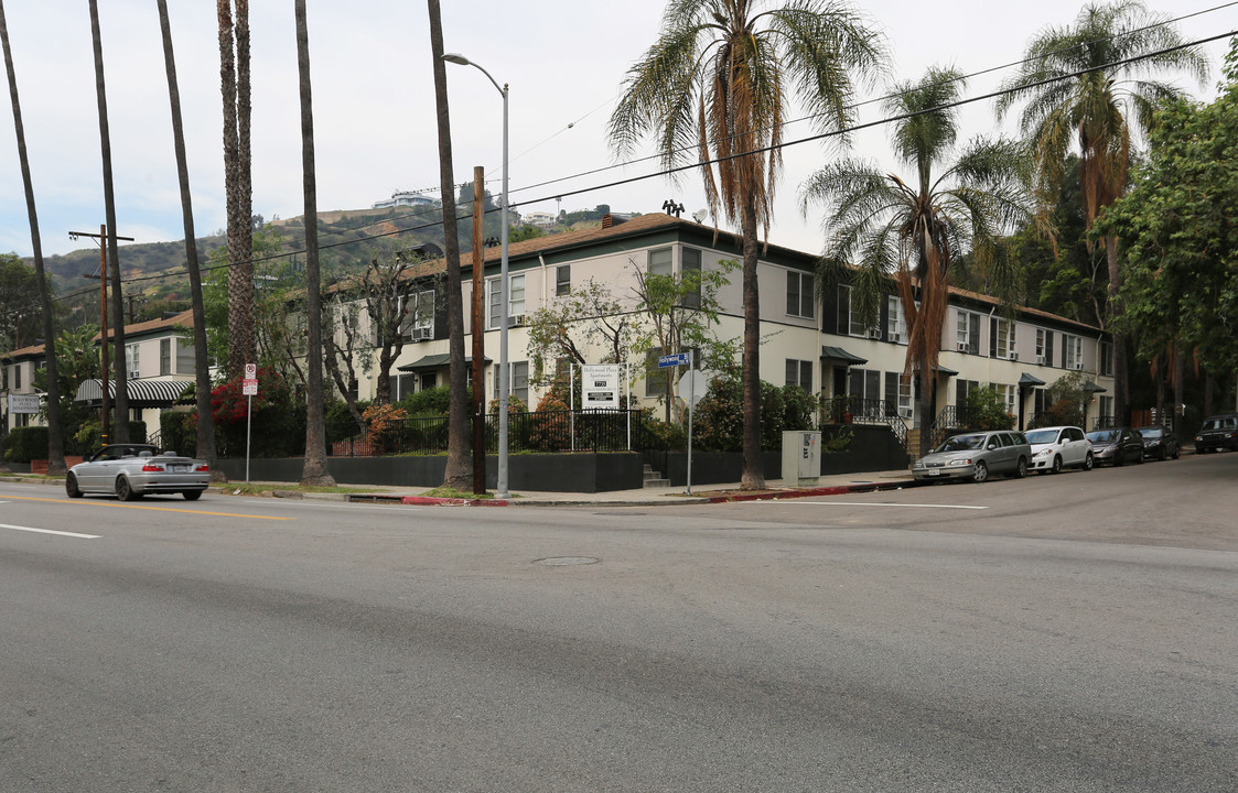 Hollywood Plaza Apartments in Los Angeles, CA - Building Photo