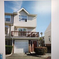 219 Village Cir Dr in Fort Lee, NJ - Building Photo