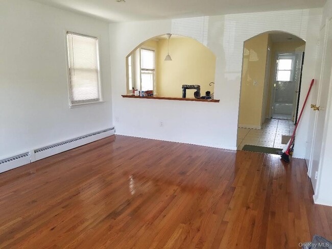 625 E Broadway in Long Beach, NY - Building Photo - Building Photo