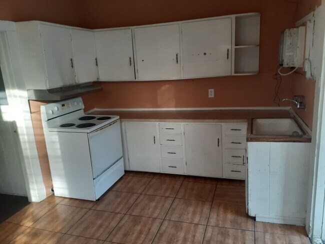 618 W Sumner St-Unit -Apt 2 in Kissimmee, FL - Foto de edificio - Building Photo