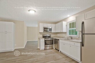 5884 Four Winds Dr SW in Lilburn, GA - Building Photo - Building Photo