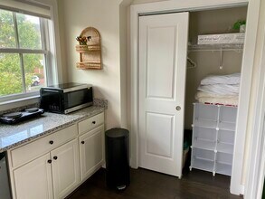 2115 Main Line Blvd, Unit Carriage House in Alexandria, VA - Foto de edificio - Building Photo