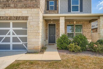 5104 Lazy Ct Dr in Austin, TX - Building Photo - Building Photo