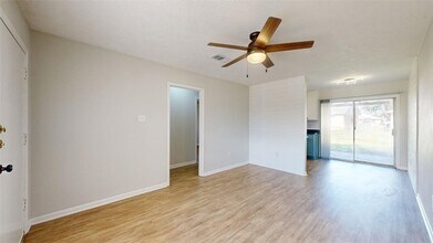 1443 Hawk Tree Dr in College Station, TX - Foto de edificio - Building Photo
