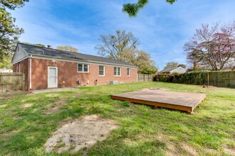 45 St Albans Dr in Hampton, VA - Foto de edificio - Building Photo