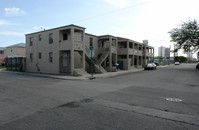 123-139 NW 15th St in Miami, FL - Building Photo - Building Photo