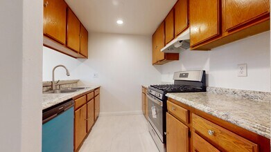 316 Cherry Ave in Long Beach, CA - Building Photo - Building Photo