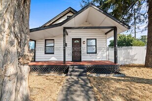 1327 E Walton Ave in Spokane, WA - Building Photo