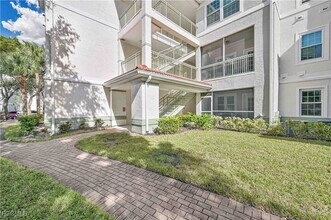 23540 Walden Center Dr in Bonita Springs, FL - Building Photo - Building Photo