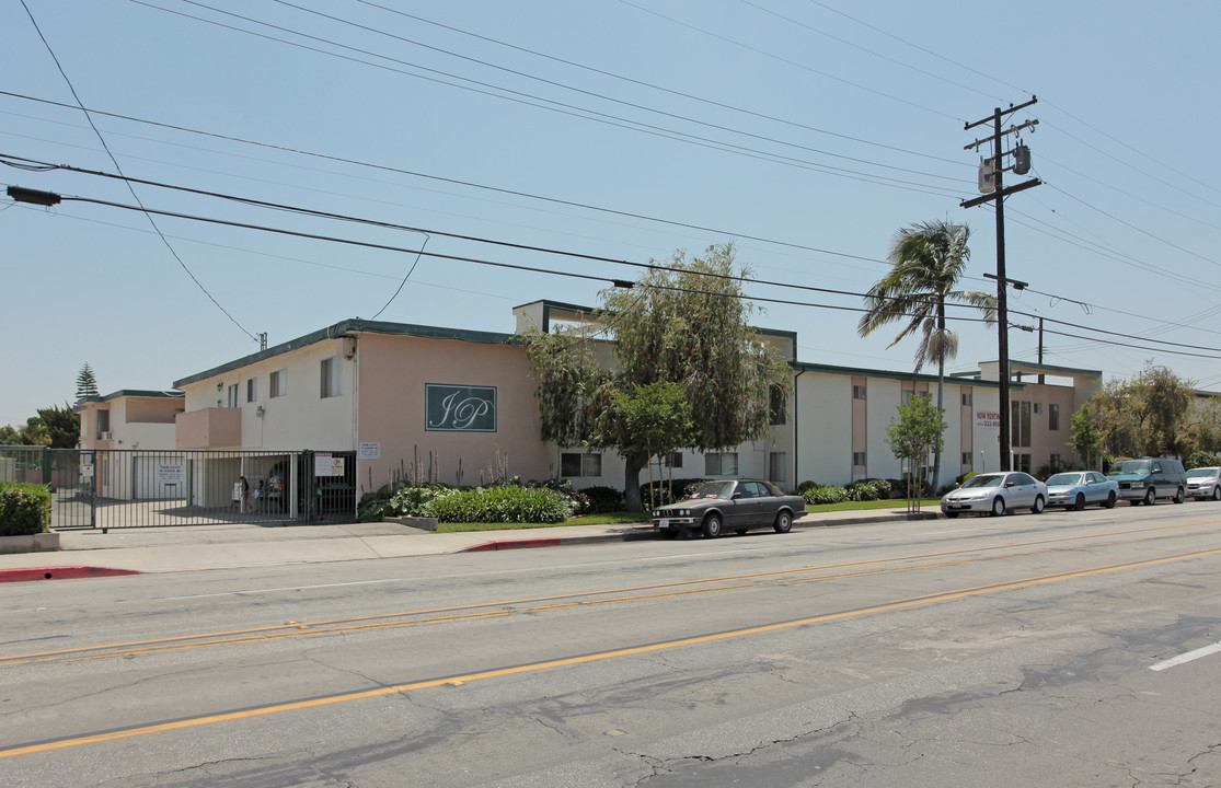 River Garden Apartments in Downey, CA - Foto de edificio