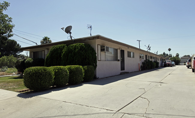 1630-1644 Garden Dr in San Bernardino, CA - Building Photo - Building Photo