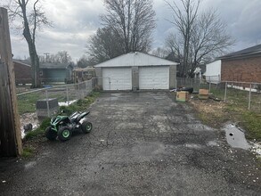 6109 Price Ln Rd in Louisville, KY - Building Photo - Building Photo