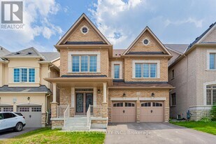 1123 Grainger Trail in Newmarket, ON - Building Photo