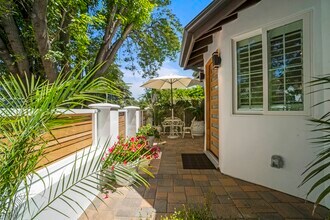 4230 Van Nuys Blvd in Los Angeles, CA - Foto de edificio - Building Photo