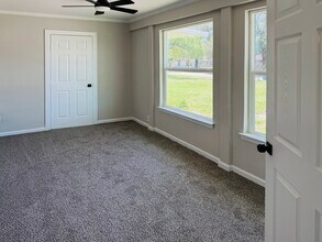 427 Wood St in Navasota, TX - Building Photo - Building Photo