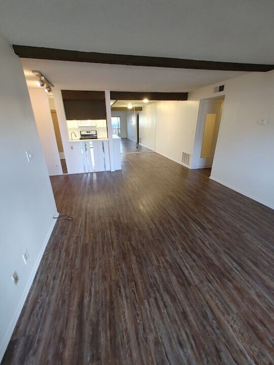 3725 Country Club Dr in Long Beach, CA - Building Photo