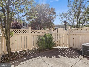 1627 N Van Dorn St in Alexandria, VA - Building Photo - Building Photo