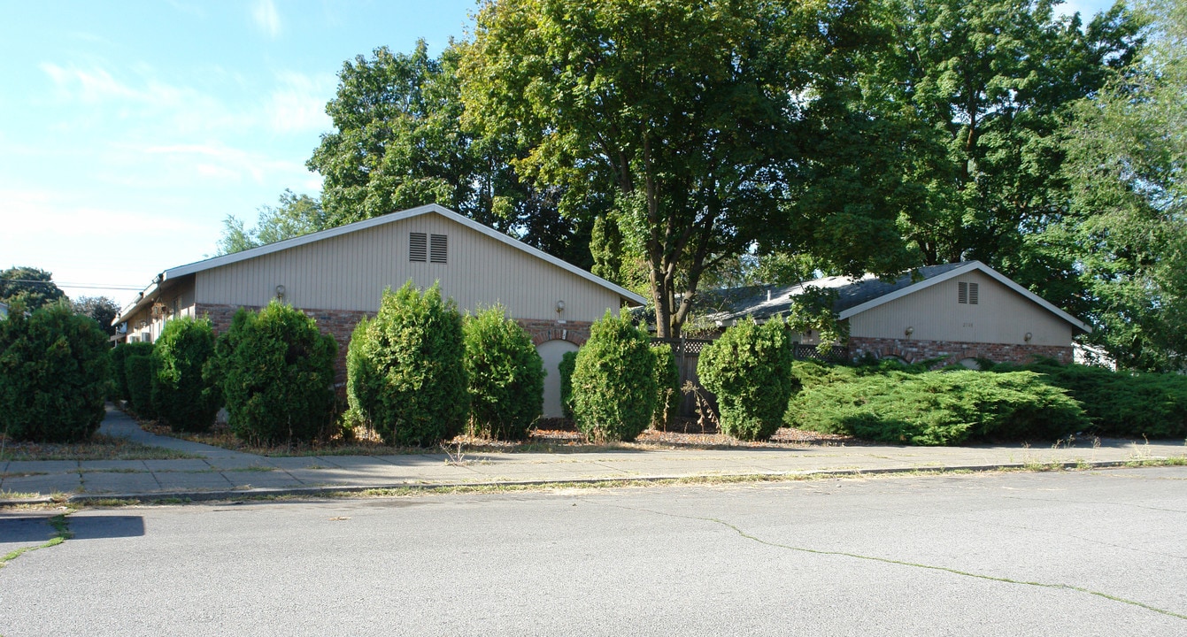 2108-2118 E Boone Ave in Spokane, WA - Foto de edificio