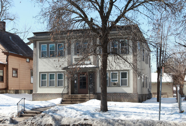 3245 Penn Ave N in Minneapolis, MN - Foto de edificio - Building Photo