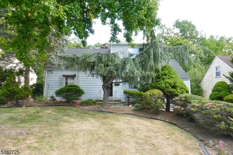 25 Glenview Dr in West Orange, NJ - Building Photo