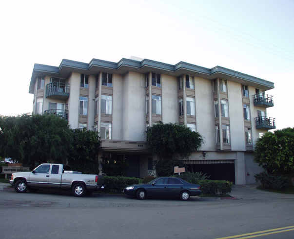 Chateau Girard in La Jolla, CA - Building Photo - Building Photo