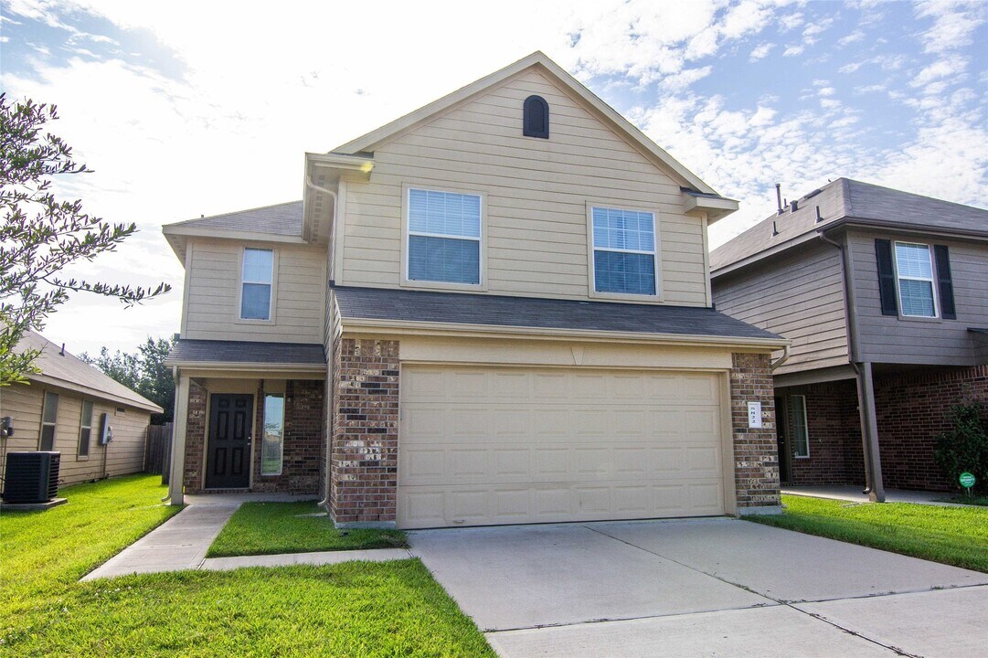 5822 S Brenwood Dr in Katy, TX - Building Photo