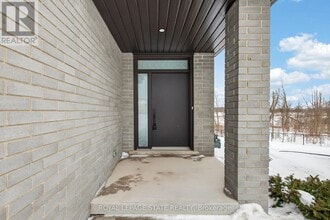 3951 Mitchell Cres in Fort Erie, ON - Building Photo - Building Photo