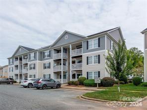 962 Plaza Walk Dr in Charlotte, NC - Building Photo