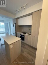 395 Square One Dr in Mississauga, ON - Building Photo - Building Photo