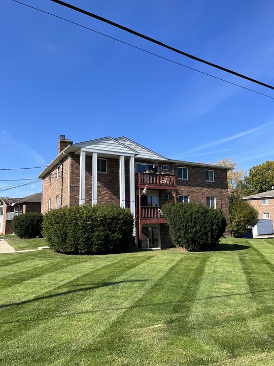 9976 Darrow Rd-Unit -2 in Twinsburg, OH - Building Photo