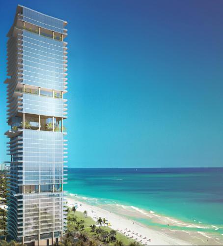 Turnberry Ocean Club Residence in Sunny Isles Beach, FL - Building Photo