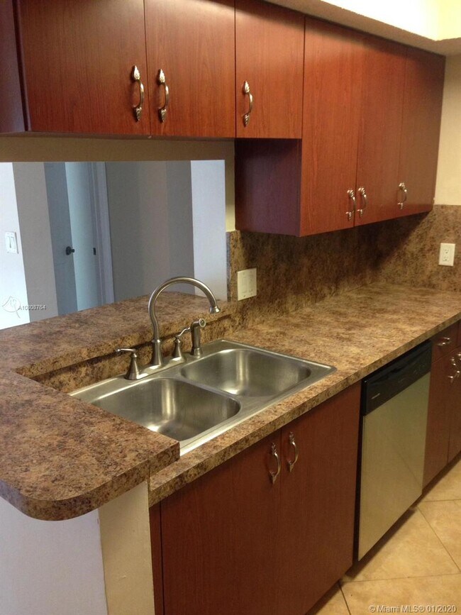 5760 Rock Island Rd-Unit -308 in Tamarac, FL - Foto de edificio - Building Photo