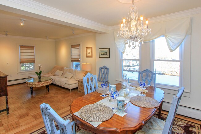 291 Division St in Sag Harbor, NY - Building Photo - Building Photo
