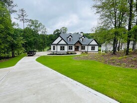 1031 Pinehurst Dr in Greensboro, GA - Building Photo