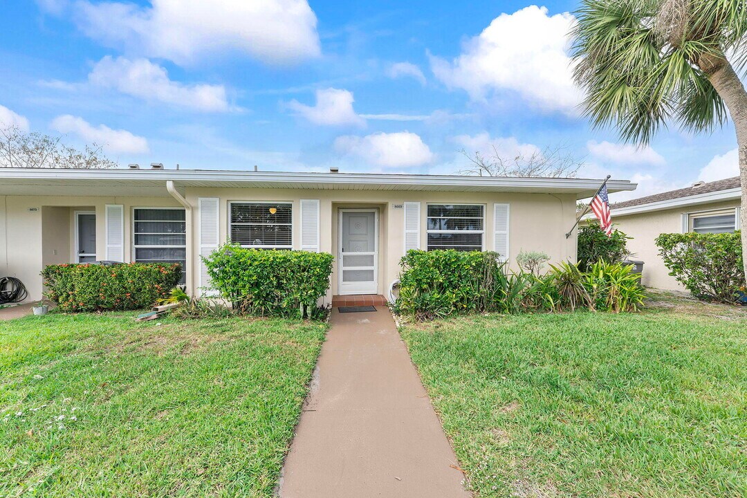 8669 Boca Dr in Boca Raton, FL - Building Photo