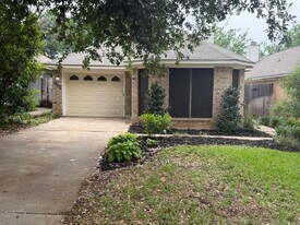 1015 Bull Run St in Denton, TX - Building Photo