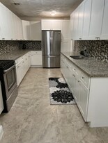 199 Street, NW 42nd Ave in Miami Gardens, FL - Building Photo