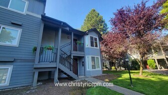 11109 NE 124th Ln in Kirkland, WA - Building Photo