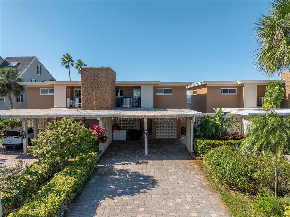 800 Madonna Blvd in Tierra Verde, FL - Building Photo