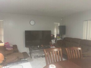 1322 Pines Ln in West Palm Beach, FL - Building Photo - Building Photo