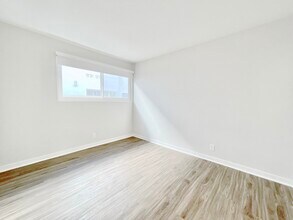 1323 11th St in Santa Monica, CA - Foto de edificio - Building Photo