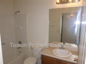 5244 S Via Laguna Blanca in Tucson, AZ - Building Photo - Building Photo