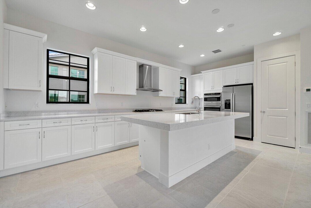 5320 Sagan Ln in Palm Beach Gardens, FL - Building Photo