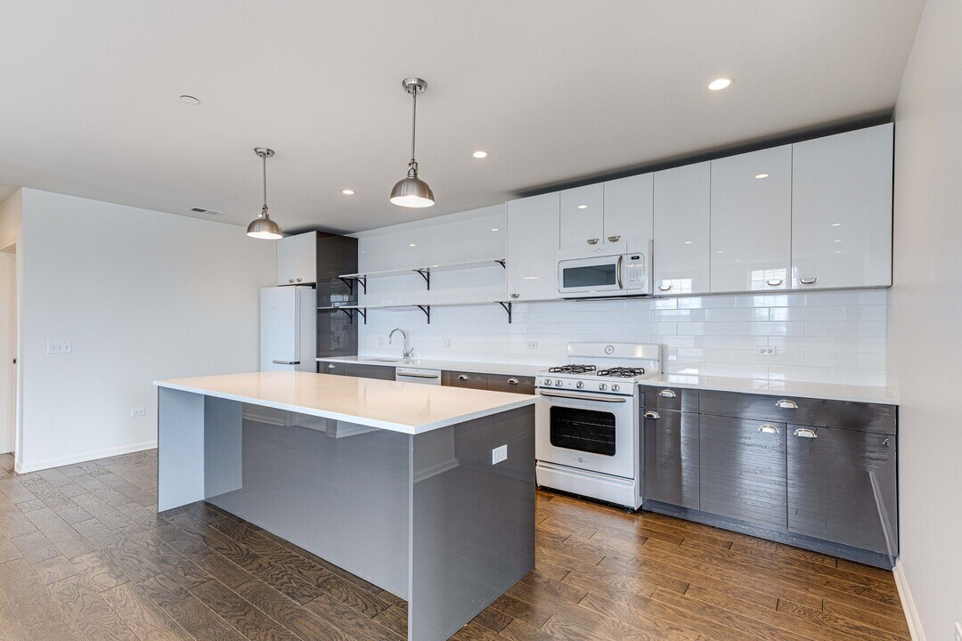 115 Lake St in Libertyville, IL - Building Photo