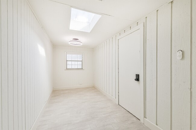 2505 Watertown Mall St