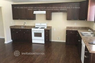 15145 Haynes St in Los Angeles, CA - Building Photo - Building Photo