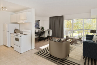 Flintridge Place in Calgary, AB - Building Photo - Building Photo