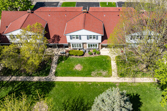 Camelot Village in Greenfield, WI - Foto de edificio - Building Photo