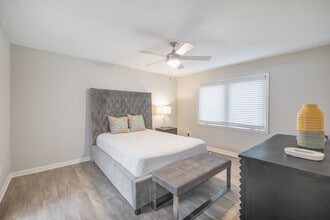 West Wind in Charleston, SC - Building Photo - Interior Photo